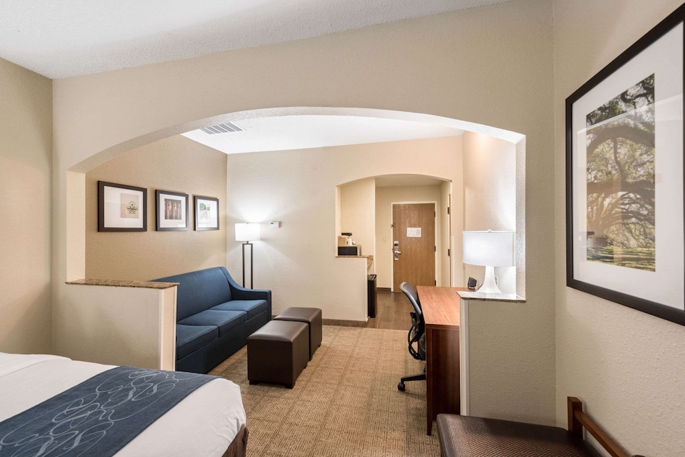 Comfort Suites Monroe - photo 41