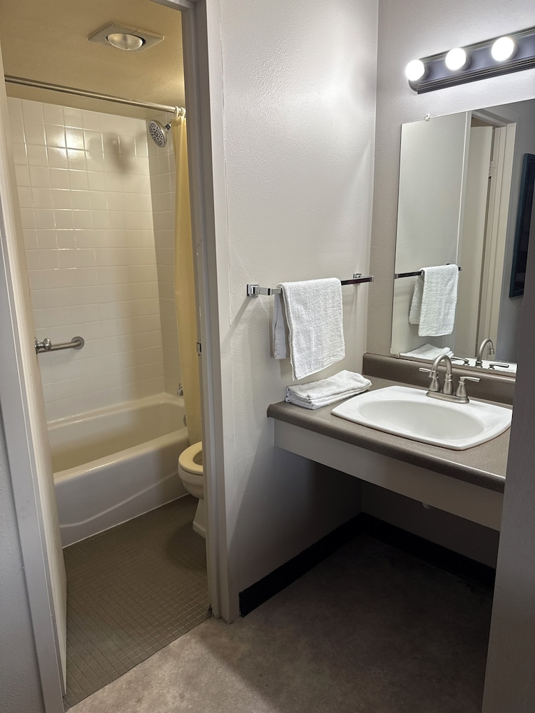 Smartwood Inn - photo 33