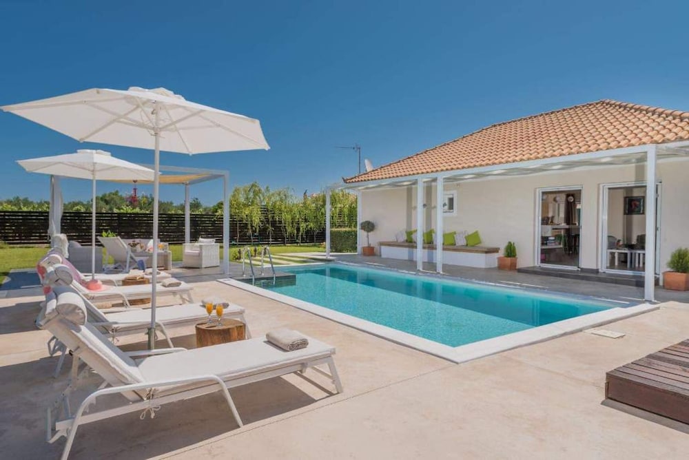 Madini Luxury Villa With Private Swimming Pool — 4-Star Luxury Hotel in Zakynthos, Greece