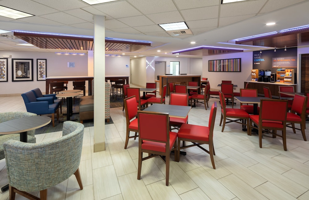 Holiday Inn Express & Suites Bradley Airport by IHG - photo 18
