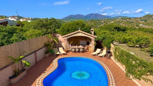 Chalet El Parral Piscina y Sala de Cine — 4-Star Luxury Hotel in Malaga, Spain