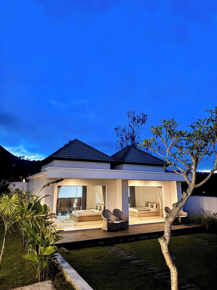Volcano Side Bali by ZUZU