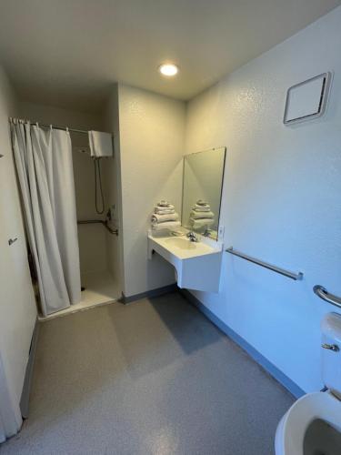 Budget Inn Yakima - photo 38