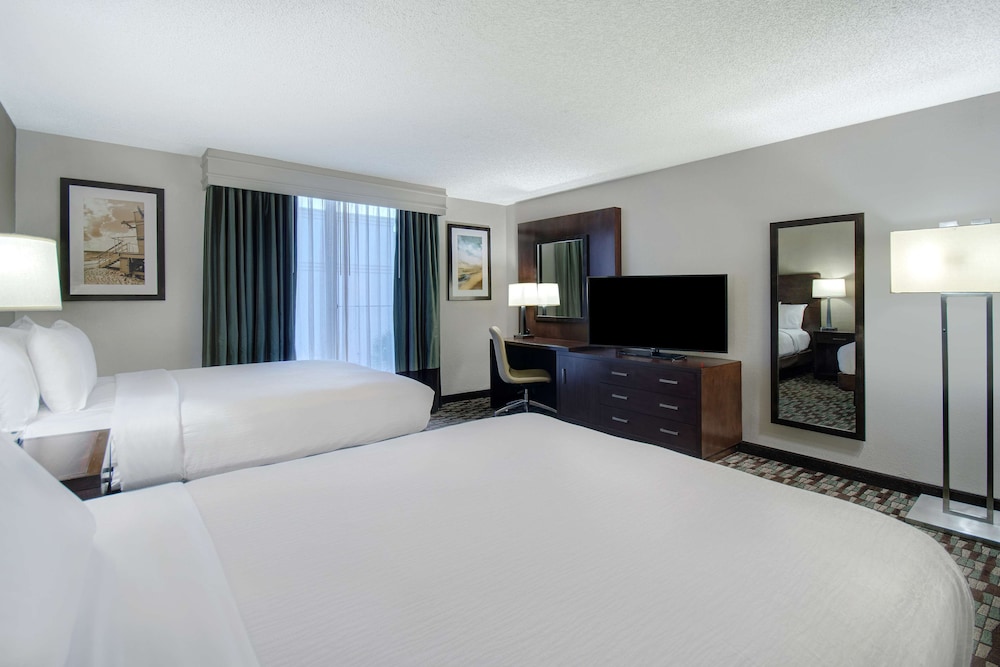 Embassy Suites by Hilton Jacksonville Baymeadows - photo 34