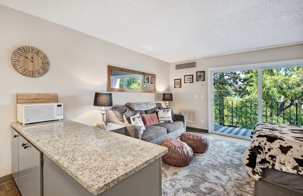 Bend Riverside Inn & Suites - photo 25
