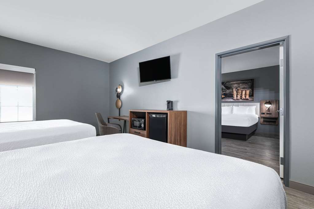 La Quinta Inn & Suites by Wyndham Decatur - photo 26