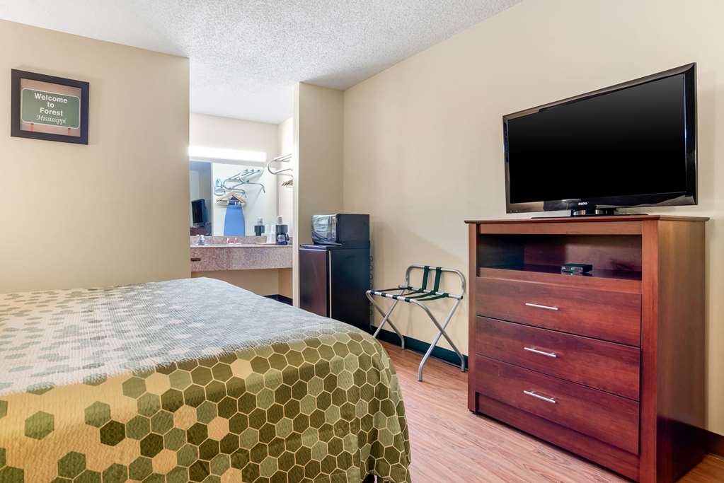 Econo Lodge Inn & Suites Forest - photo 15