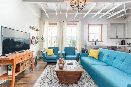 Historic Loft 2mi to Broadway On Site Speakeasy — 4-Star Luxury Hotel in Nashville, United States