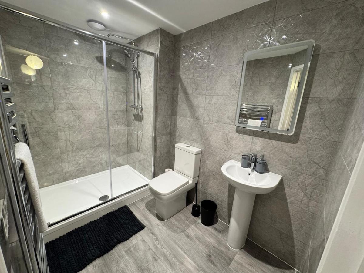 4 Town Centre Free Off Road Parking Entire Flat — hotel in Huntingdon
