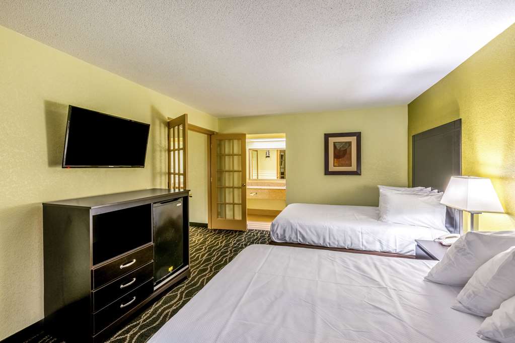 Clarion Inn Columbia Airport - photo 32