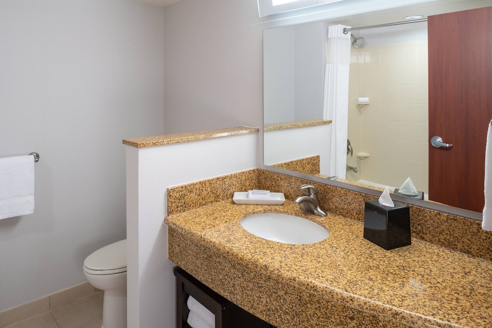 Courtyard by Marriott Miami Airport - photo 14
