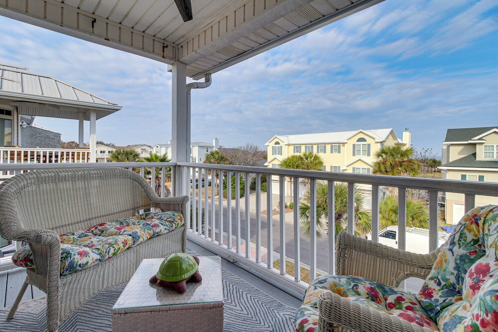 Elegant Tybee Island Townhome Steps to Beach — 4-Star Luxury Hotel in Tybee Island, United States