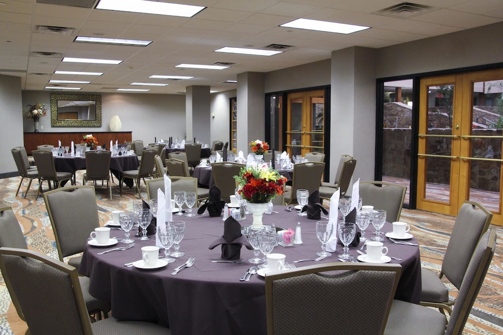 Embassy Suites by Hilton Oklahoma City Will Rogers Airport - photo 34