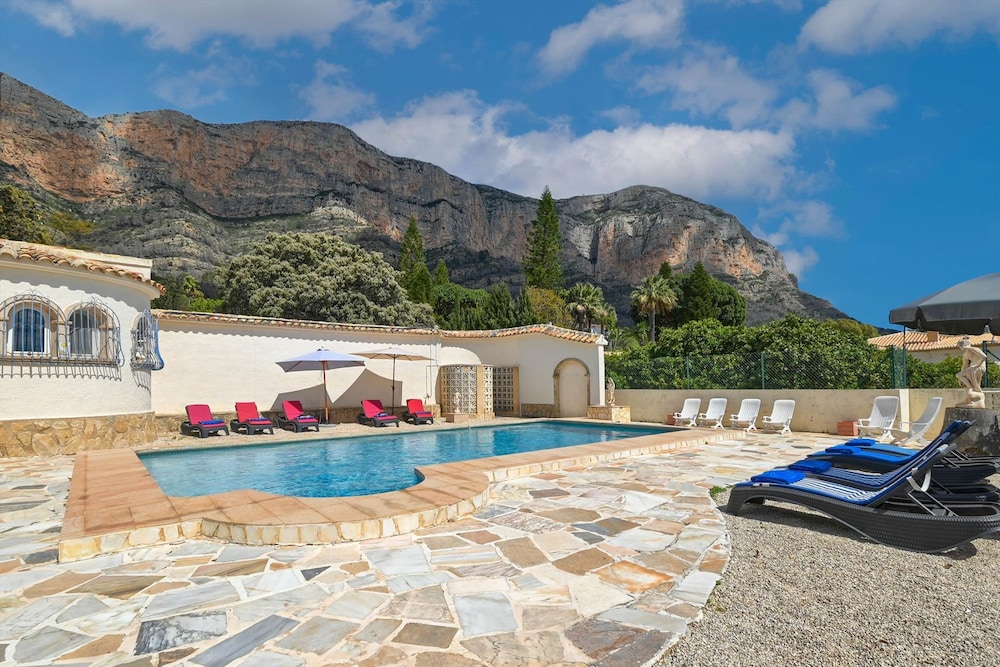 Ker Blanc in J vea With 5 Bedrooms and 4 Bathrooms in Javea, Spain