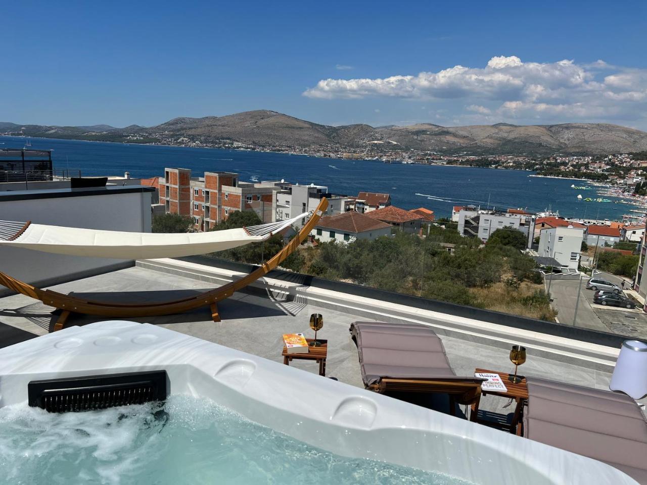 Penthouse Oceanview in Okrug Gornji, Croatia