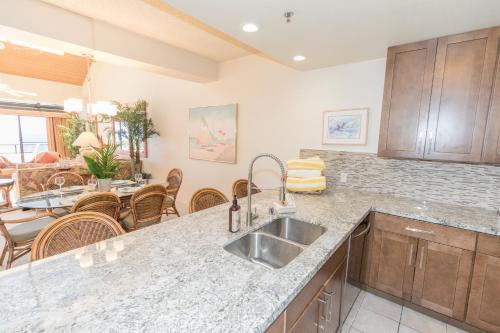 Penthouse Ac Happy Hour awaits sk384 Sullivan — hotel near Kapalua Airport
