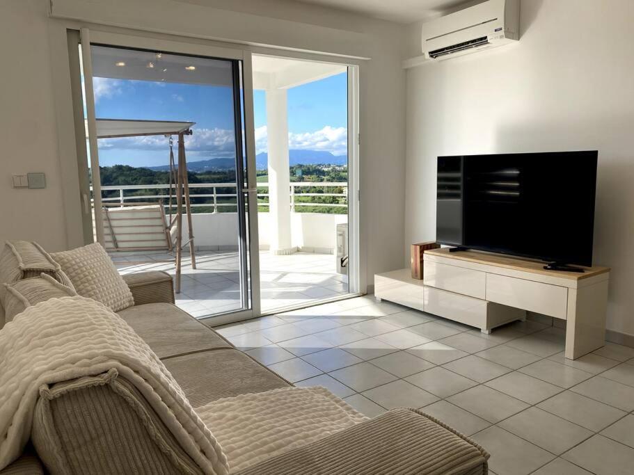Appartement T2 Chic vue mer et montagne — 4-Star Luxury Hotel in Ducos, Martinique