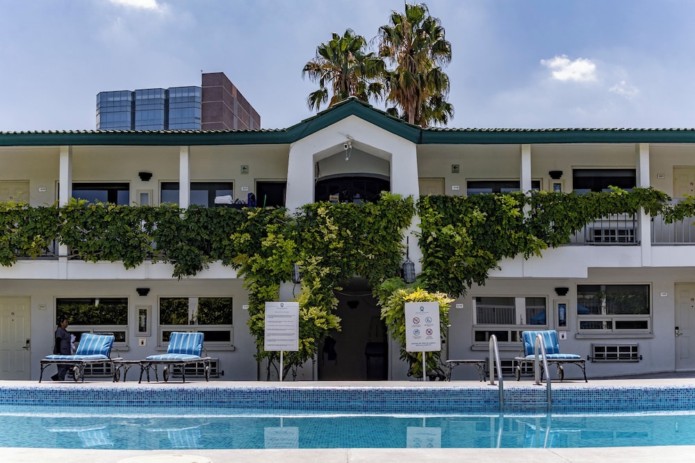 Quinta Dorada Hotel and Suites