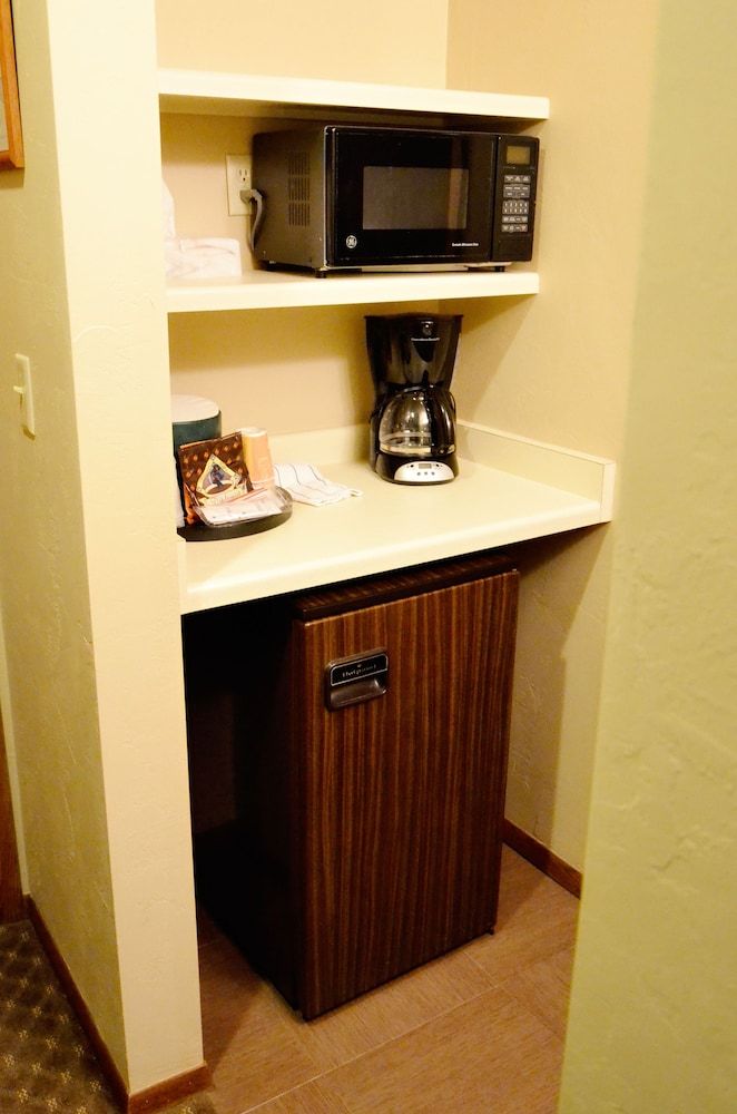 Somerset Inn & Suites - photo 16