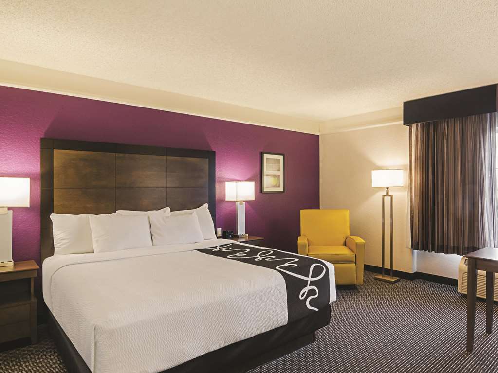 La Quinta Inn & Suites by Wyndham Denver Airport DIA - photo 23