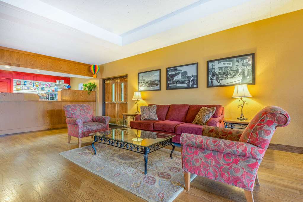 Ramada by Wyndham Albuquerque Airport - photo 6