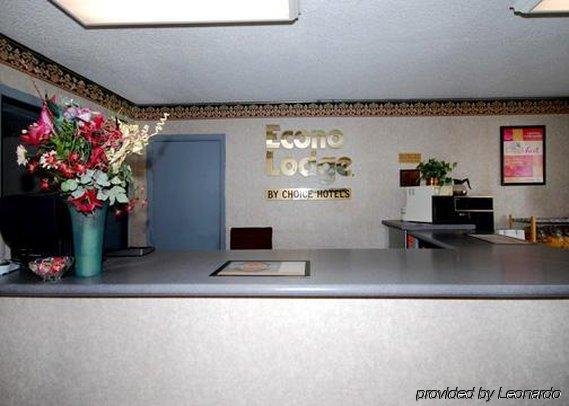 Econo Lodge Bloomington - photo 8