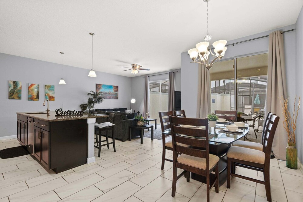 Spacious 4BR Townhome With Pool at Storey Lake - photo 11