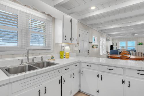 Lowe Tide by Oak Island Accommodations - photo 47