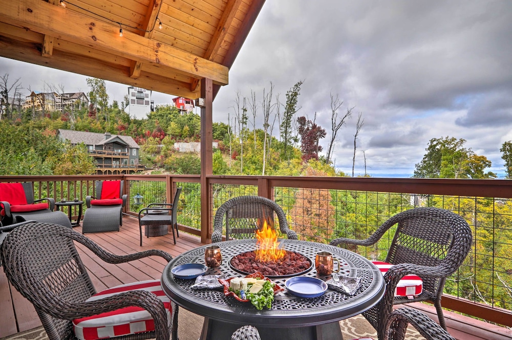 Woodsy Retreat with Fire Pit And Resort Amenities - photo 33