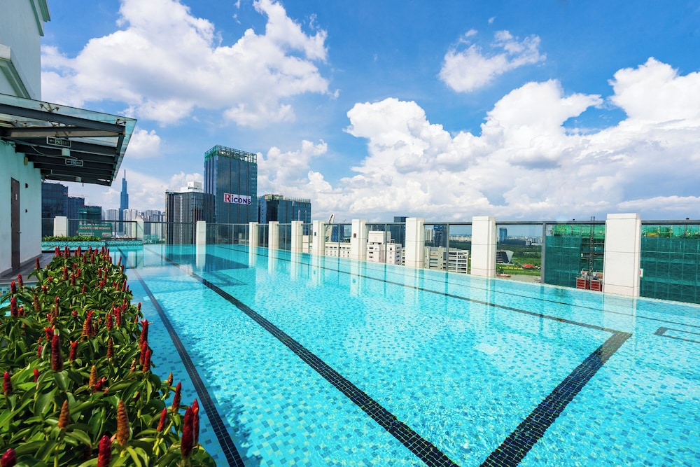 The Rixx Refreshing@D1 Opera House Vincom Gym Pool — 4-Star Luxury Hotel in Ho Chi Minh City, Vietnam