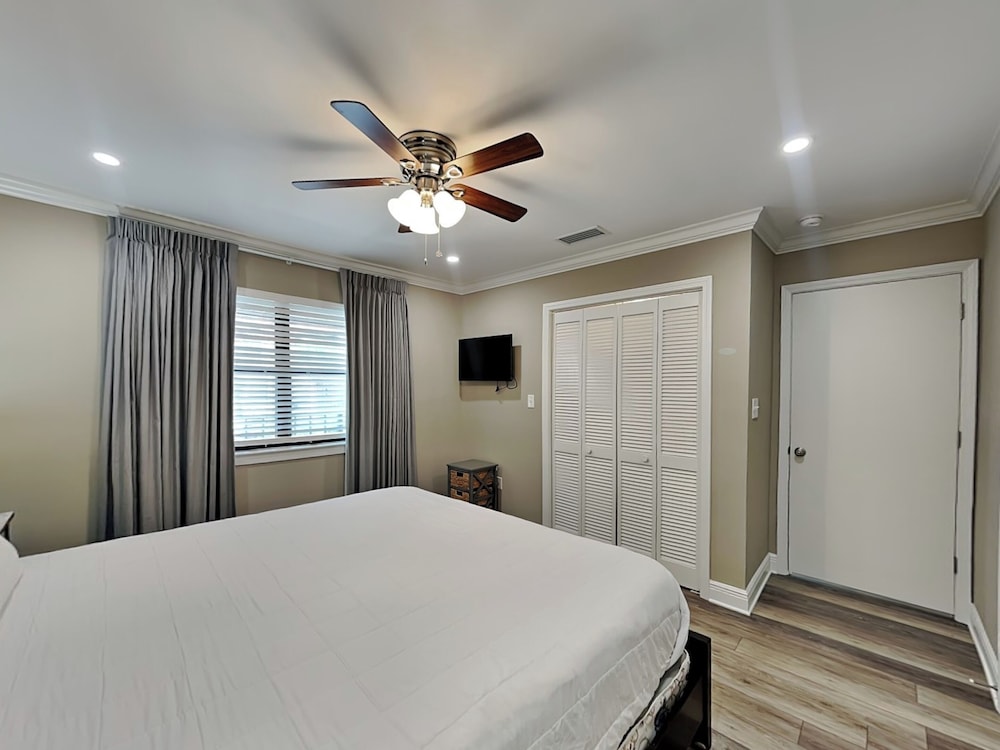 Edgewater Beach & Golf Resort II by Resort Collection - photo 32