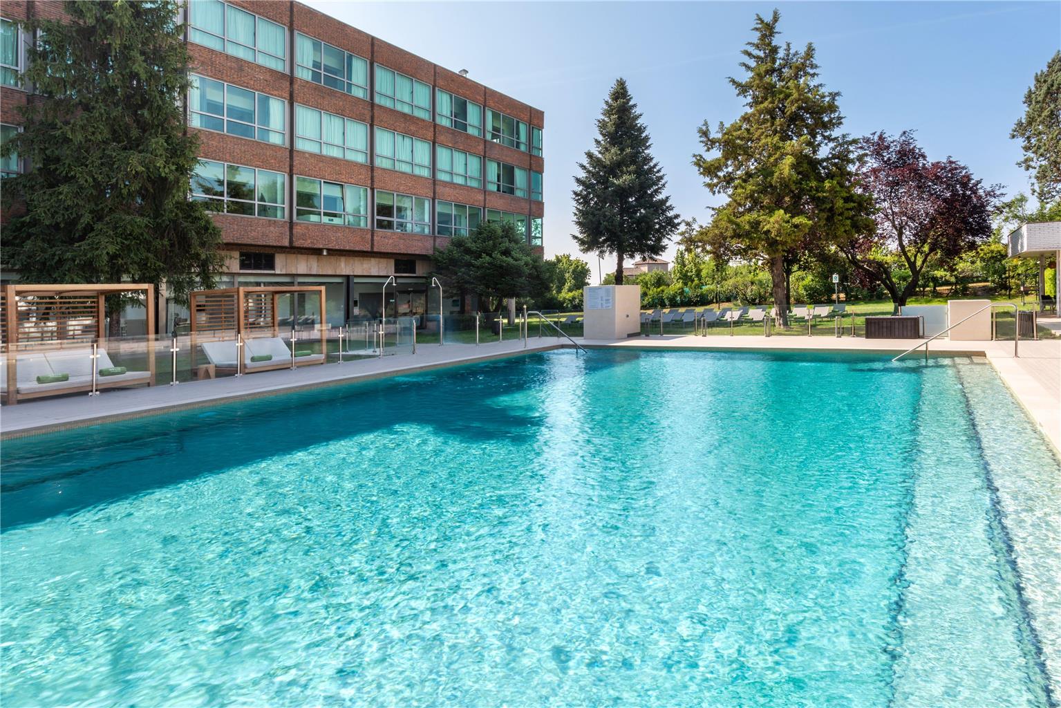 Melia Barajas — 4-Star Luxury Hotel in Madrid, Spain