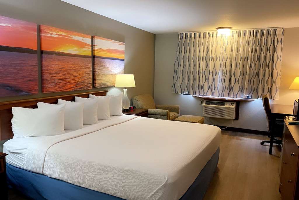 Days Inn & Suites by Wyndham Stevens Point - photo 15