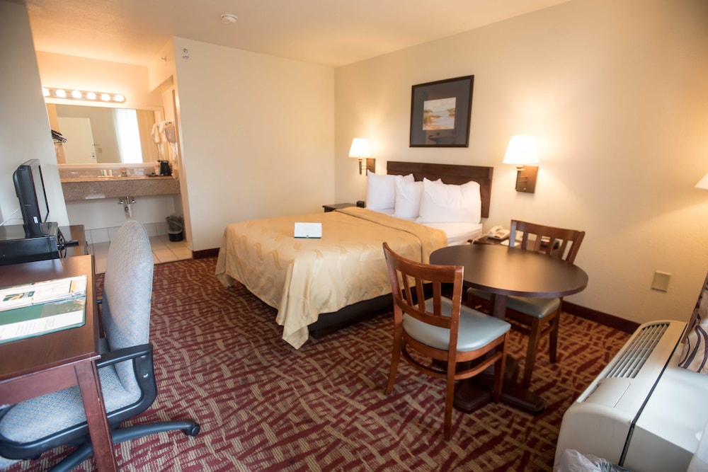 Quality Inn At Town Center - photo 16