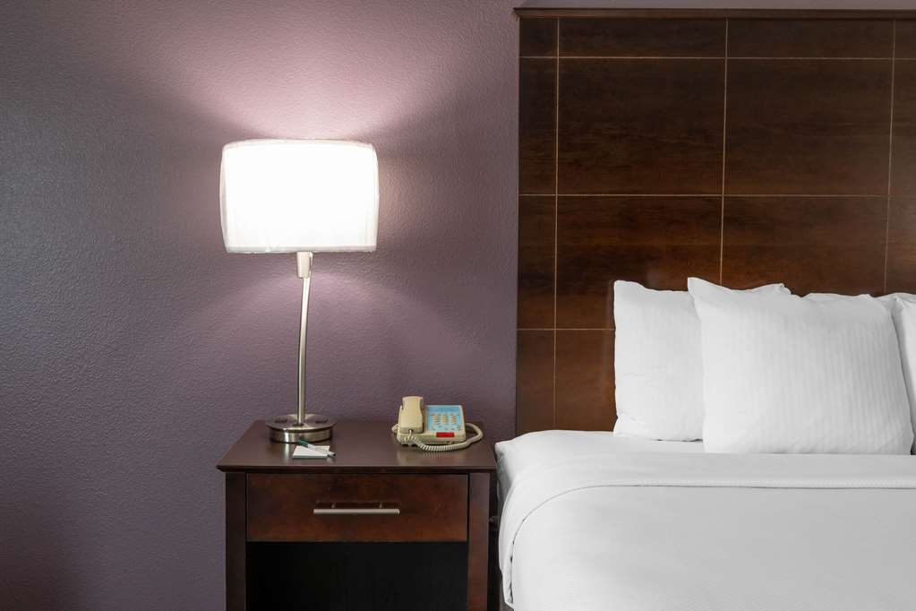 La Quinta Inn & Suites by Wyndham Port Lavaca - photo 24