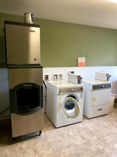 Woodlands Inn & Suites - photo 24