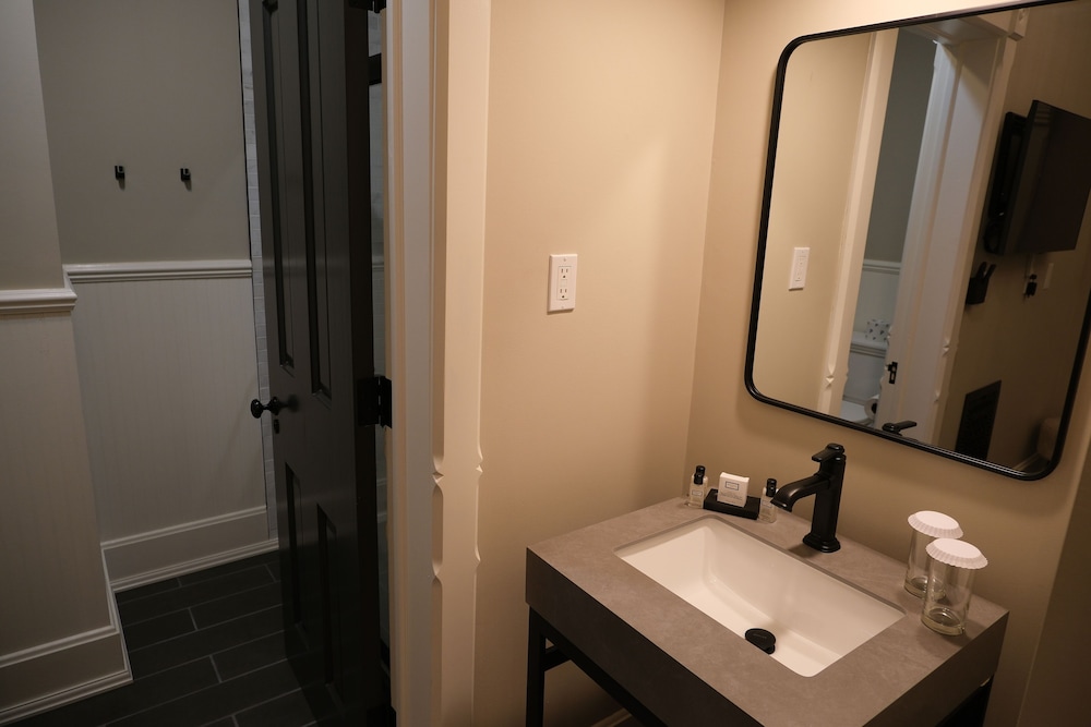Inn At Pine Terrace - photo 20