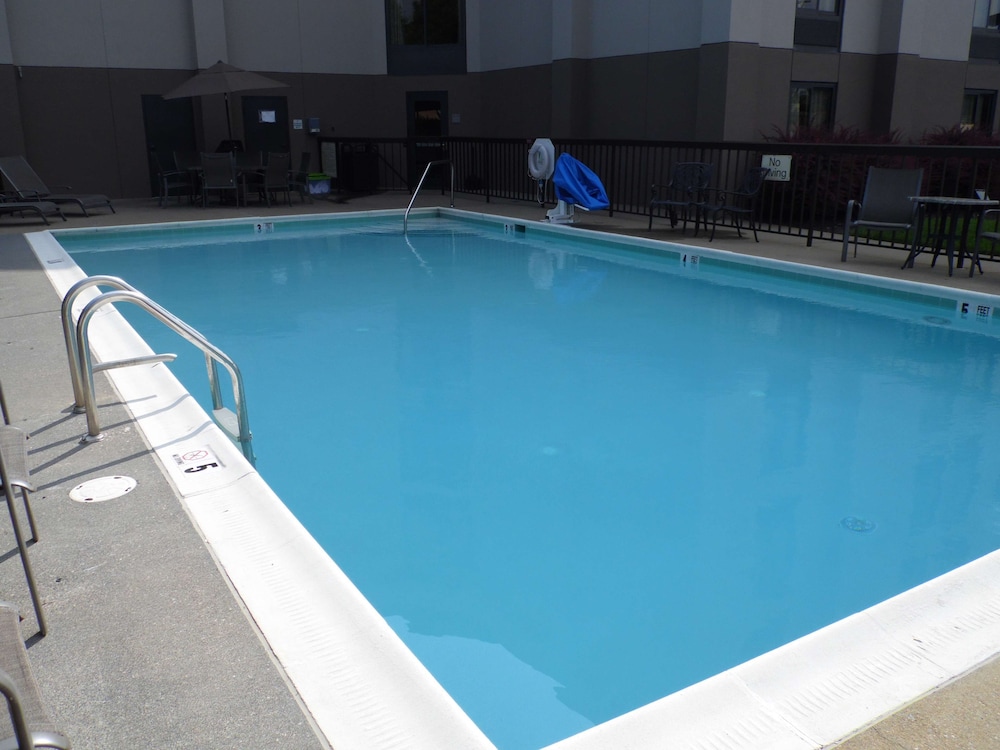 Hampton Inn Winchester University Mall Area - photo 23