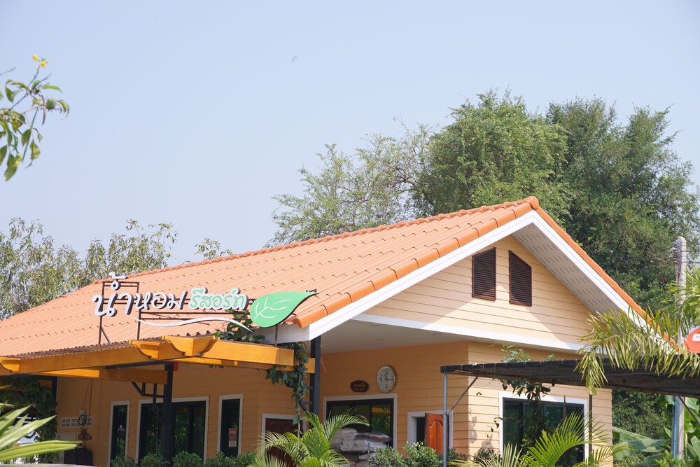 Numhom Resort — hotel in Thap Than