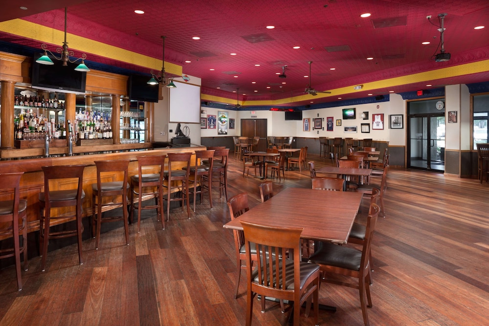 DoubleTree by Hilton Hotel Lawrence - photo 25