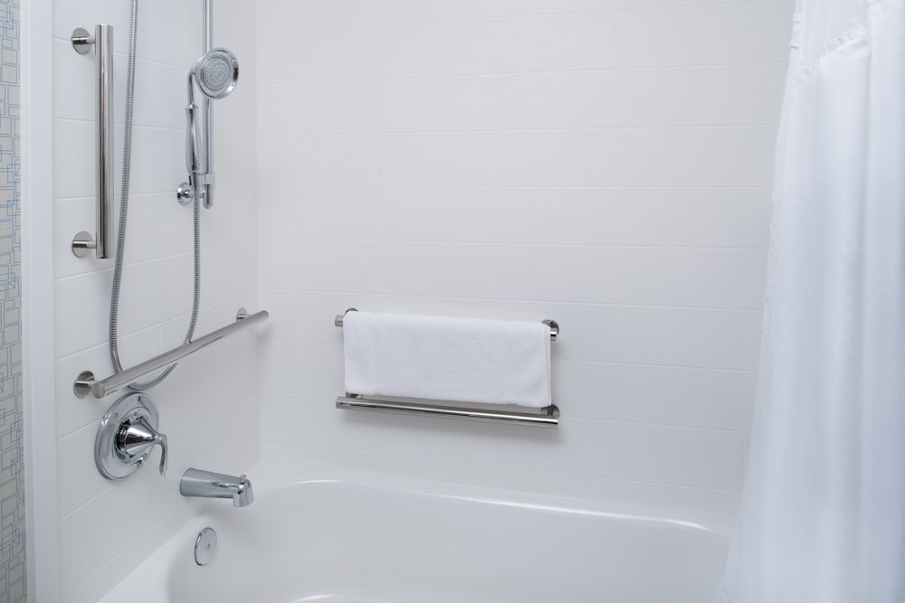 Holiday Inn Express Hotel & Suites Bismarck by IHG - photo 11