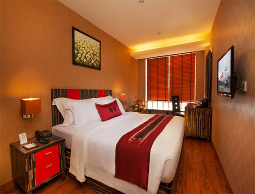 Lion Hotel & Plaza — Manado — photo 2