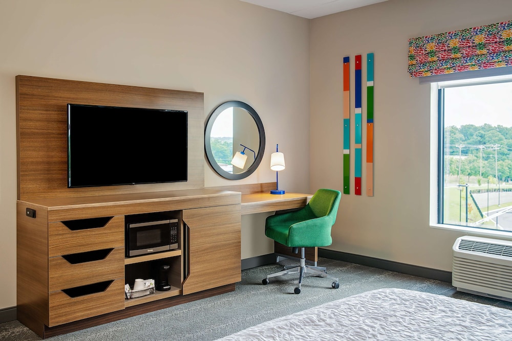 Hampton Inn & Suites Raleigh Midtown - photo 10