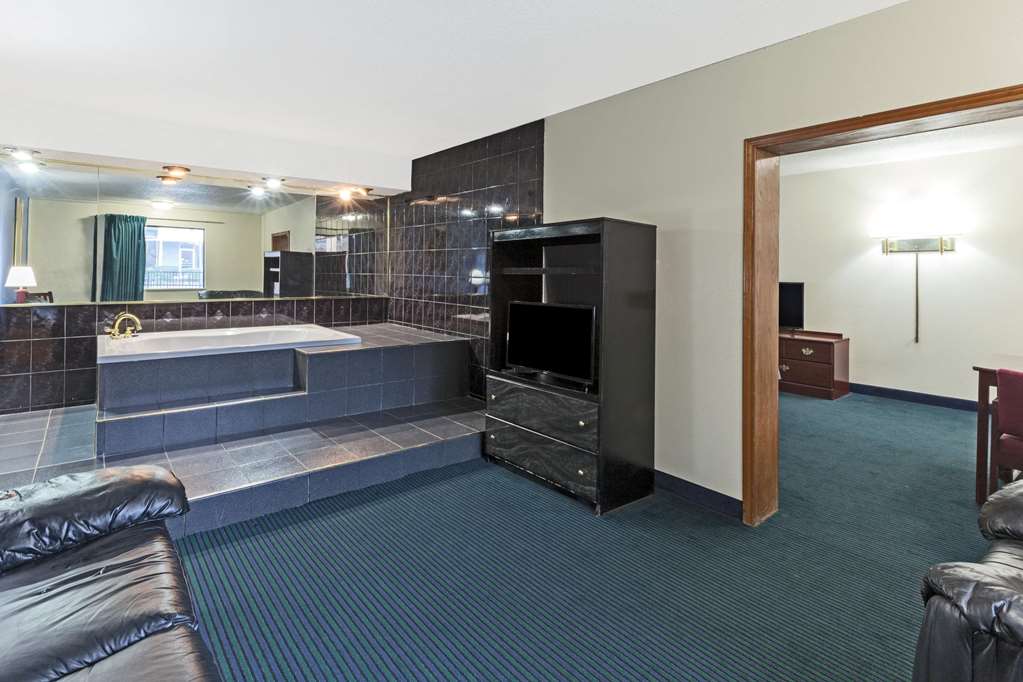 Days Inn by Wyndham Oklahoma City Fairground - photo 13