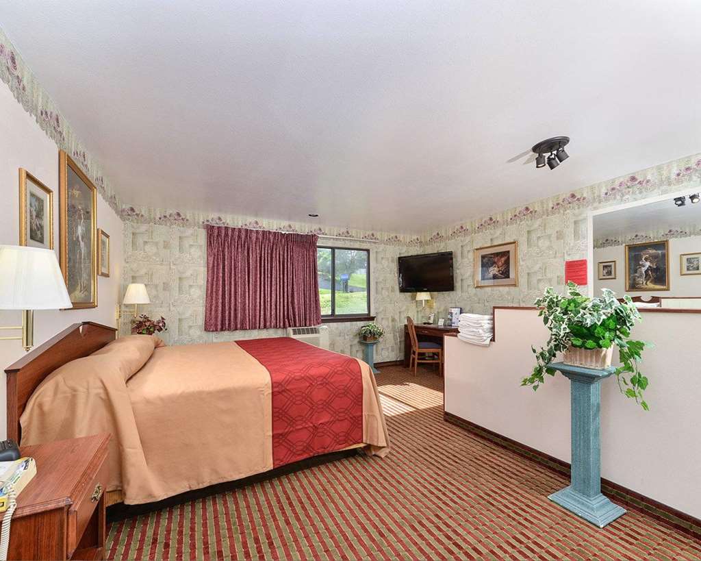 Rodeway Inn & Suites Madison East - photo 21