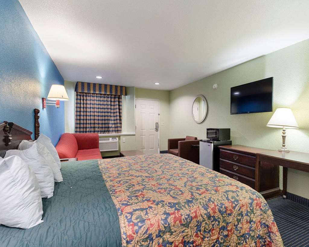 Rodeway Inn South Houston - photo 24