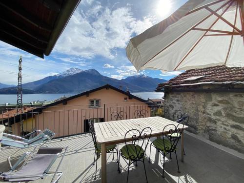 Independent Stone House with Lake View — 4-Star Luxury Hotel in Musso, Italy