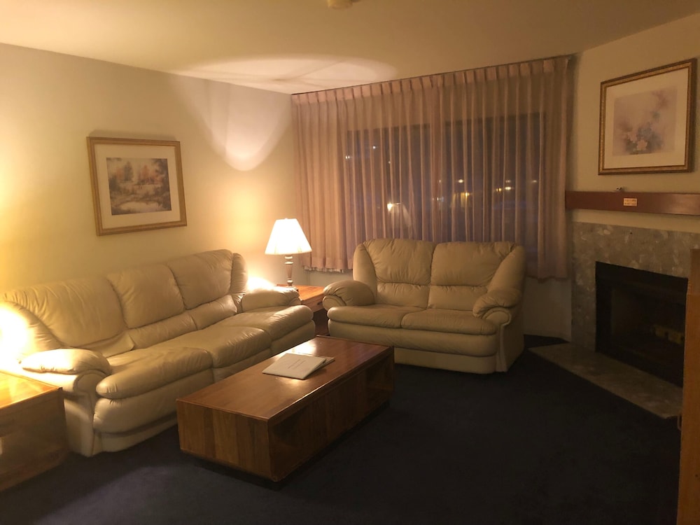 Monarch Resort - photo 8