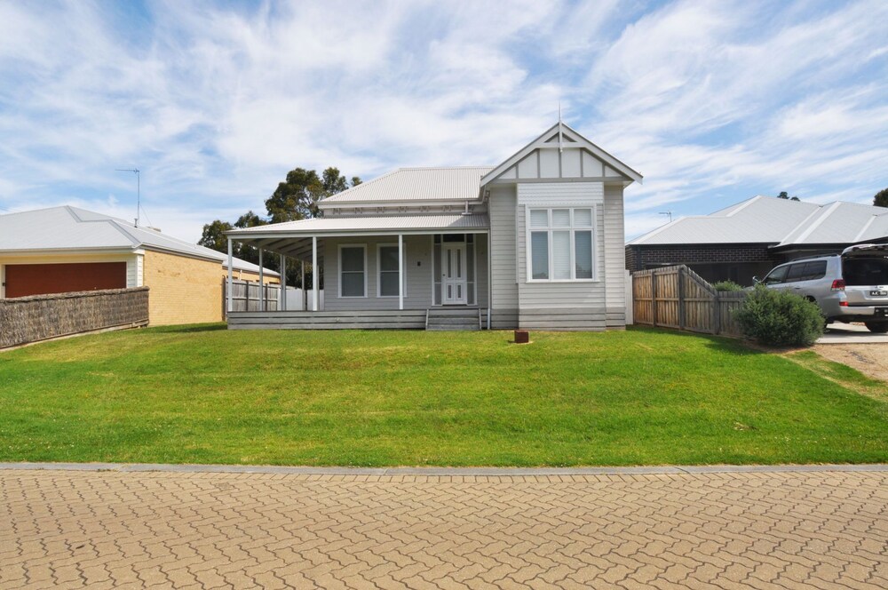Paperbark Homestead — hotel in Inverloch
