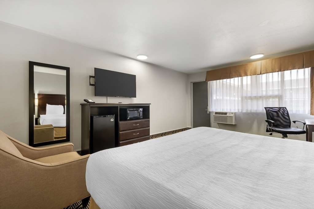 Best Western Red Carpet Inn - photo 32